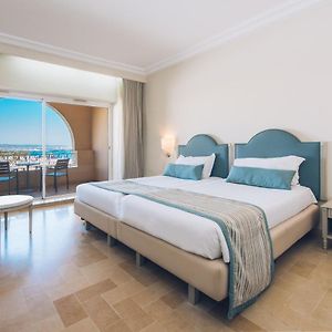 Zimmer mit Kingsize-Bett